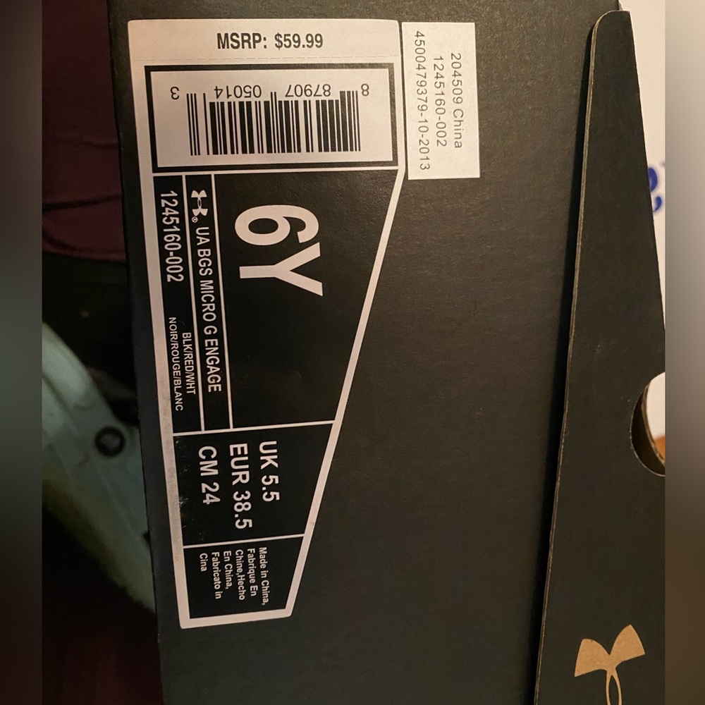 Size 6 UnderArmor Tennis shoes